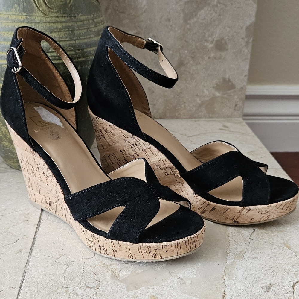 Material Girl Wedge - Picture 4 of 9